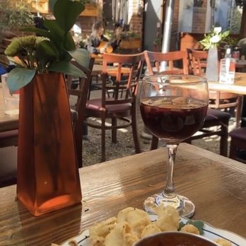 Tarantella on 4th - Calamari Fritti and the live musician - Italian Near Me - Long Beach, California