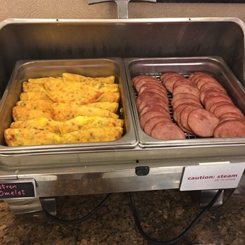 Hampton Inn & Suites Dothan - Western omelettes and Canadian bacon - Hotels Near Me - Dothan, Alabama