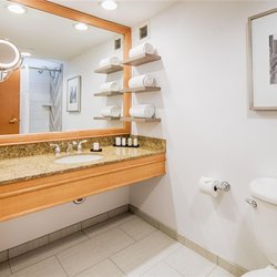 Embassy Suites by Hilton Chicago O'Hare Rosemont - Guest room bath