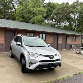 Hillside Motel - Ability to pull up directly to the room's door - Hotels Near Me - Chamberlain, South Dakota