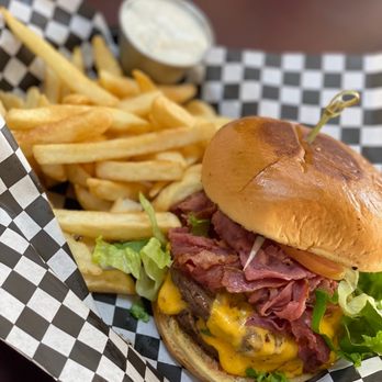Senor Beef - Beefy Burger - Tacos Near Me - Parlier, California Senor Beef - Beefy Burger - Tacos Near Me - Parlier, California