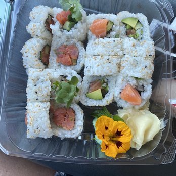 Rawdeadfish - North Idaho Roll and Spicy Tuna Roll - Food Trucks Near Me - Coeur D'alene, Idaho