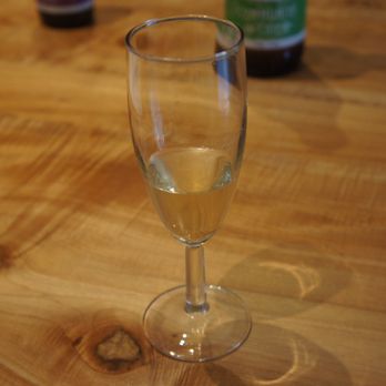 Valley Cider - Humulus lupulus taster - Cideries Near Me - Duncan, British Columbia Valley Cider - Humulus lupulus taster - Cideries Near Me - Duncan, British Columbia