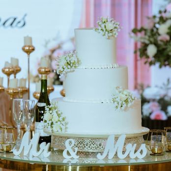 White Palace - Cake was provided by the venue from Long Phụng bakery. All we had to do was choos our filling/flavor. We got strawberry and it was sooo good - Venues & Event Spaces Near Me - Westminster, California