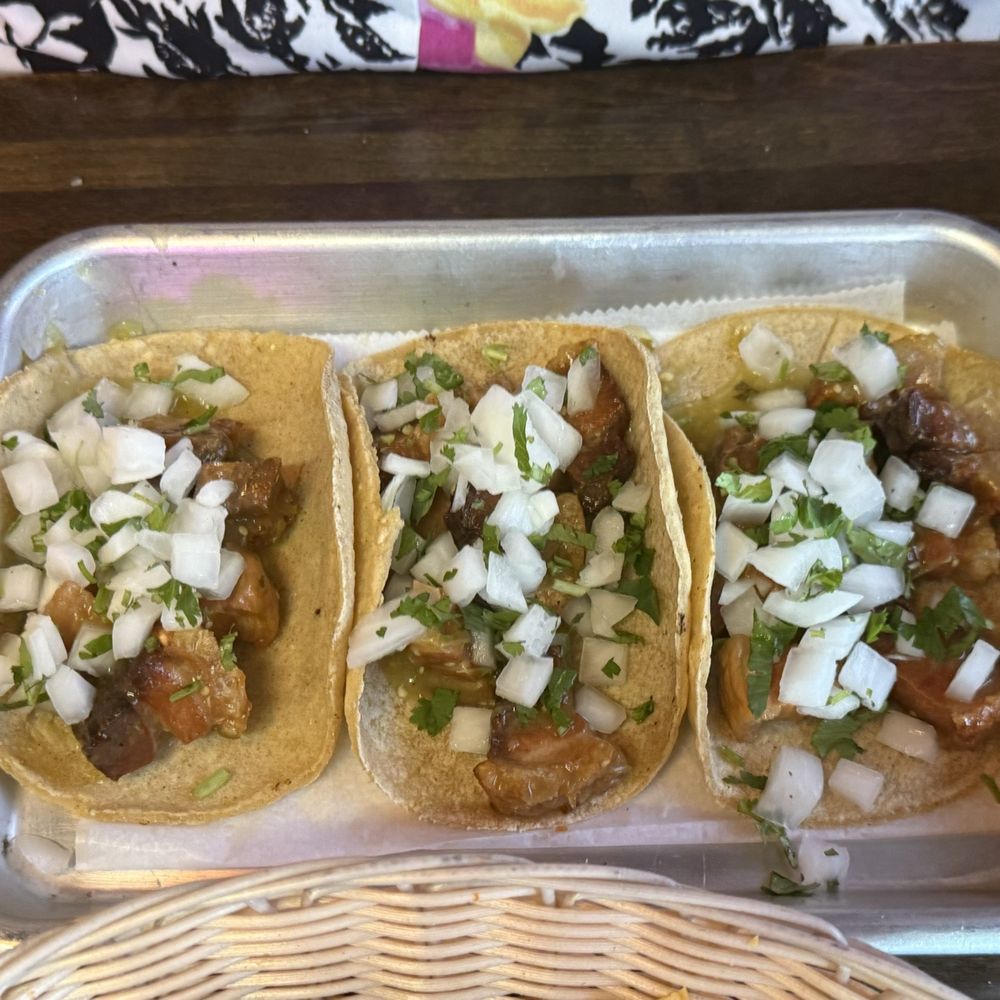 Al Chile Taco Bar - Chicharrón a la salsa verde - Tacos Near Me - North Miami Beach, Florida Al Chile Taco Bar - Chicharrón a la salsa verde - Tacos Near Me - North Miami Beach, Florida