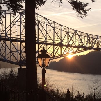 Bridgeside - Sunset. - American Near Me - Cascade Locks, Oregon Bridgeside - Sunset. - American Near Me - Cascade Locks, Oregon