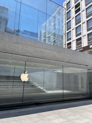 Apple Store Piazza Liberty by null