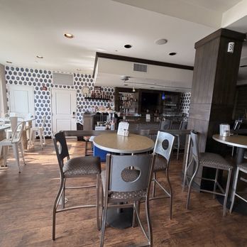Oxford Suites Silverdale - Restaurant - Hotels Near Me - Silverdale, Washington