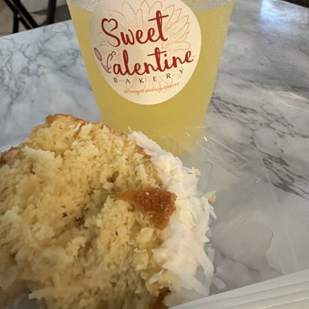 Coconut cake and peach lemonade Coconut cake and peach lemonade