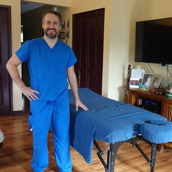 Knead Therapy - Johnnie at a home providing mobile massage services. - Massage Therapy Near Me - Simi Valley, California Knead Therapy - Johnnie at a home providing mobile massage services. - Massage Therapy Near Me - Simi Valley, California