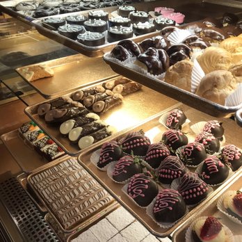 DeLillo Pastry Shop - Bakeries Near Me - Bronx, New York