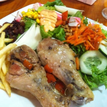 La Mossegada - Pollo guisado con ensalada - Mediterranean Near Me - Vinaròs, CS