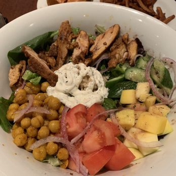 Taverne Sur Le Square - Tandoori chicken salad - Comfort Food Near Me - Westmount, Quebec Taverne Sur Le Square - Tandoori chicken salad - Comfort Food Near Me - Westmount, Quebec
