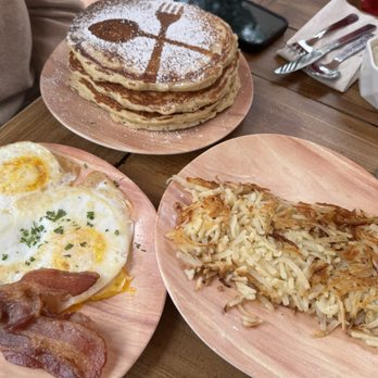 Charlie and Friends - New American Near Me - Burbank, California