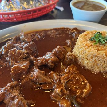 Barcenas Mexican Grill - Carne guisada plate - Mexican Near Me - Pearland, Texas Barcenas Mexican Grill - Carne guisada plate - Mexican Near Me - Pearland, Texas