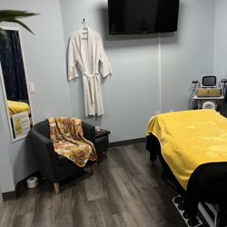 Georgetown Professional Massage and Wellness - Facial and body sculpting room.