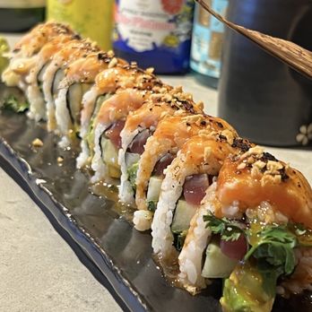 MA-SE SUSHI EATERY - Yes, that's crispy roasted garlic on top. - Sushi Bars Near Me - Longwood, Florida MA-SE SUSHI EATERY - Yes, that's crispy roasted garlic on top. - Sushi Bars Near Me - Longwood, Florida
