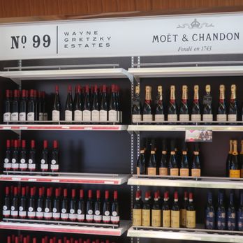 YYC Calgary International Airport - The great Wayne Gretzky still sells up here! - Airports Near Me - Calgary, Alberta YYC Calgary International Airport - The great Wayne Gretzky still sells up here! - Airports Near Me - Calgary, Alberta