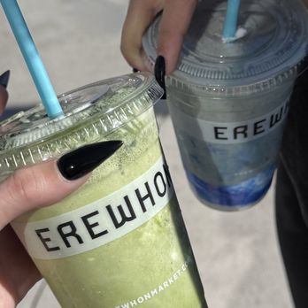 Erewhon - Lori Harvey's Vanilla Matcha Smoothie + Coconut Cloud Smoothie - Juice Bars & Smoothies Near Me - Los Angeles, California