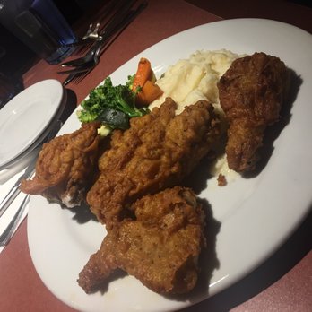 Buttercup Diner - Bar - Fried chicken plate! Mashed potatoes were so good I cried a little - American Near Me - Vallejo, California