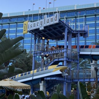 Palm Breeze Bar - The other pool - Bars Near Me - Anaheim, California