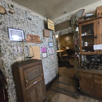 Oatman Hotel - American Near Me - Oatman, Arizona