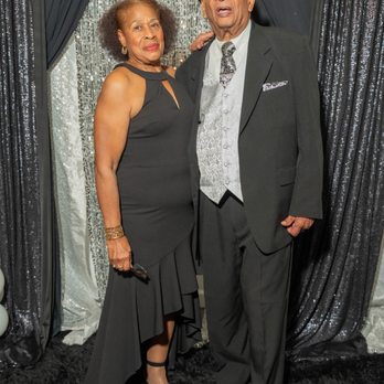 Mitchell's Restaurant - Jeremiah and Doreen Caesar. - American Near Me - Valley Stream, New York