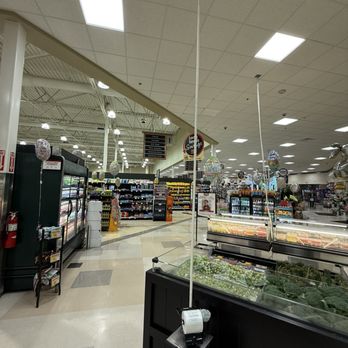Harris Teeter - New lowered drop ceilings and nauseating fluorescent lighting replace the elegant appearance the store used to have. 0/10 for new design - Grocery Near Me - Charlotte, North Carolina Harris Teeter - New lowered drop ceilings and nauseating fluorescent lighting replace the elegant appearance the store used to have. 0/10 for new design - Grocery Near Me - Charlotte, North Carolina