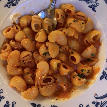 Labriola - Rigatoni Alla Vodka - weird it used shells and not actual rigatoni but alas. It was fine. - Italian Near Me - Chicago, Illinois