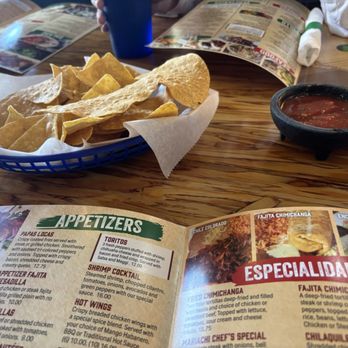 El Mariachi Mexican Grill - Chips and Salsa - Mexican Near Me - Lexington, Kentucky