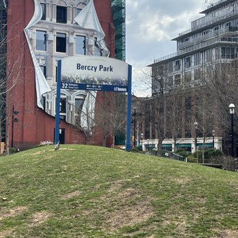 Berczy Park - Parks Near Me - Toronto, Ontario Berczy Park - Parks Near Me - Toronto, Ontario