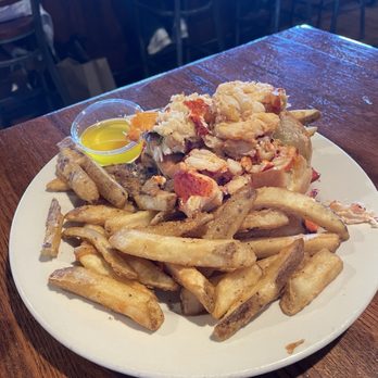 Boston Sail Loft - New England Lobster Roll - Bars Near Me - Boston, Massachusetts