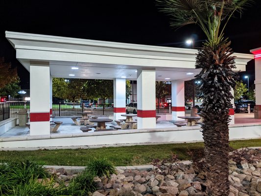 In-N-Out Burger by null