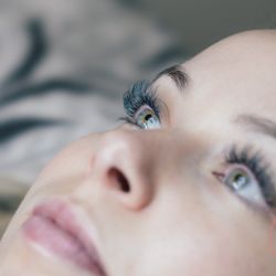 Stari Eyed Beauty - "Mermaid lashes" hints of teal -Classic full set
