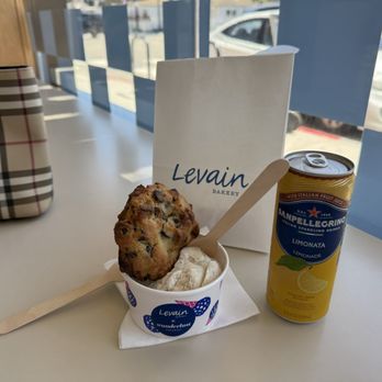 Levain Bakery - Levain à la Mode & Ice Cream... - Bakeries Near Me - Venice, California Levain Bakery - Levain à la Mode & Ice Cream... - Bakeries Near Me - Venice, California