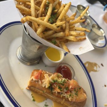 Hudson House - The Lobster Roll - Bars Near Me - Dallas, Texas