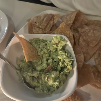 Cafe con Leche - Chips  & Guacamole - Mexican Near Me - Chicago, Illinois