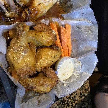 Pippa's Cafe - Garlic Cajun (right) and Riddle (left) chicken wings - Sports Bars Near Me - Concord, North Carolina