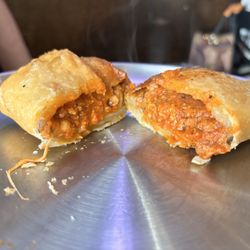 3 City Pizzeria - Pizza puff