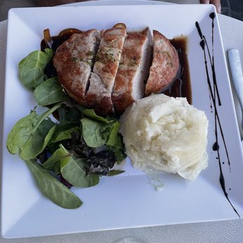 Vistas - Pork tenderloin with mashed potato - Lounges Near Me - Ponce, Puerto Rico