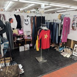 Trader Bucks Flea Market - Clothes