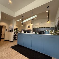 Hendricks Veterinary Hospital - Front desk