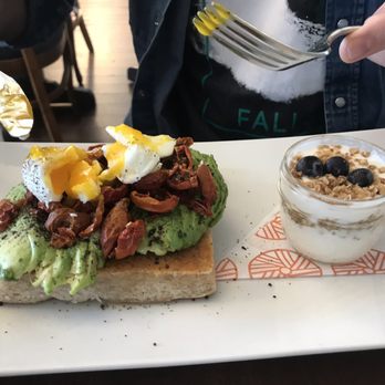 Flour Mill Scratch Kitchen Restaurant - Avocado toast - Canadian (New) Near Me - Niagara Falls, Ontario
