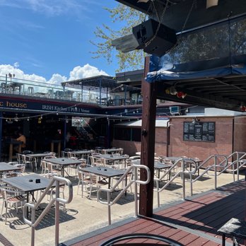 Celtic Ray Irish Pub - Outdoor seating. - Irish Near Me - Punta Gorda, Florida