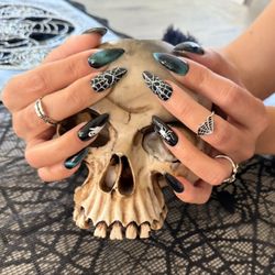 4G Nails