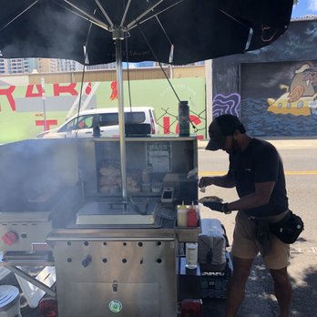 Muki Dogs Kaka'ako - Vegan Near Me - Honolulu, Hawaii