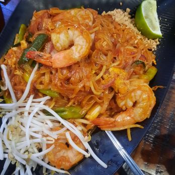 Thai Hot Restaurant - Shrimp pad thai - Thai Near Me - Indio, California