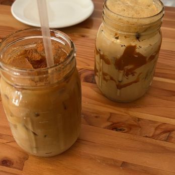 Un Amor - Left: Horchata and Dulce de leche latte - Breakfast & Brunch Near Me - Chicago, Illinois Un Amor - Left: Horchata and Dulce de leche latte - Breakfast & Brunch Near Me - Chicago, Illinois