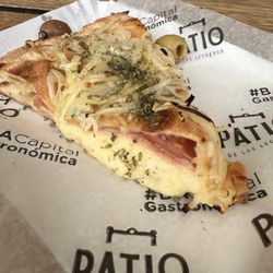 Patio de los Lecheros - Fugazzeta pizza