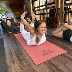Rooted Nomad Mobile Yoga - Wedding morning yoga!